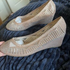 Forever 21 Gold Wedge Shoes with Textured Elegance (NWOT)
